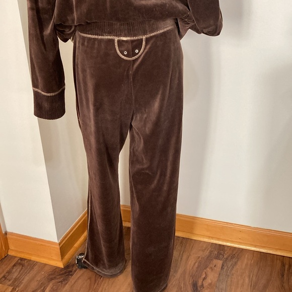 2pc. Jones NY ‘Velour’ Sweatsuit - Picture 4 of 5